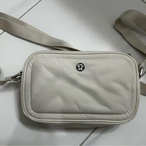 White lululemon 2L crossbody camera bag